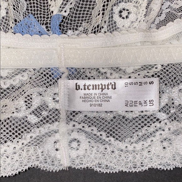 Small b.tempt’d by Wacoal White Floral Stretch Lace Bralette Sheer Flowers VCUC - Picture 3 of 13